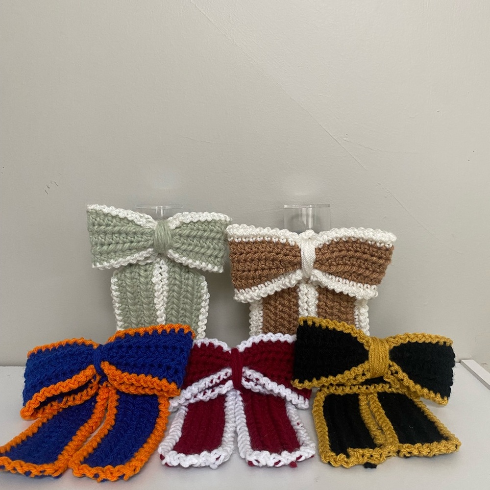 Crochet Bow Hairtie attatched